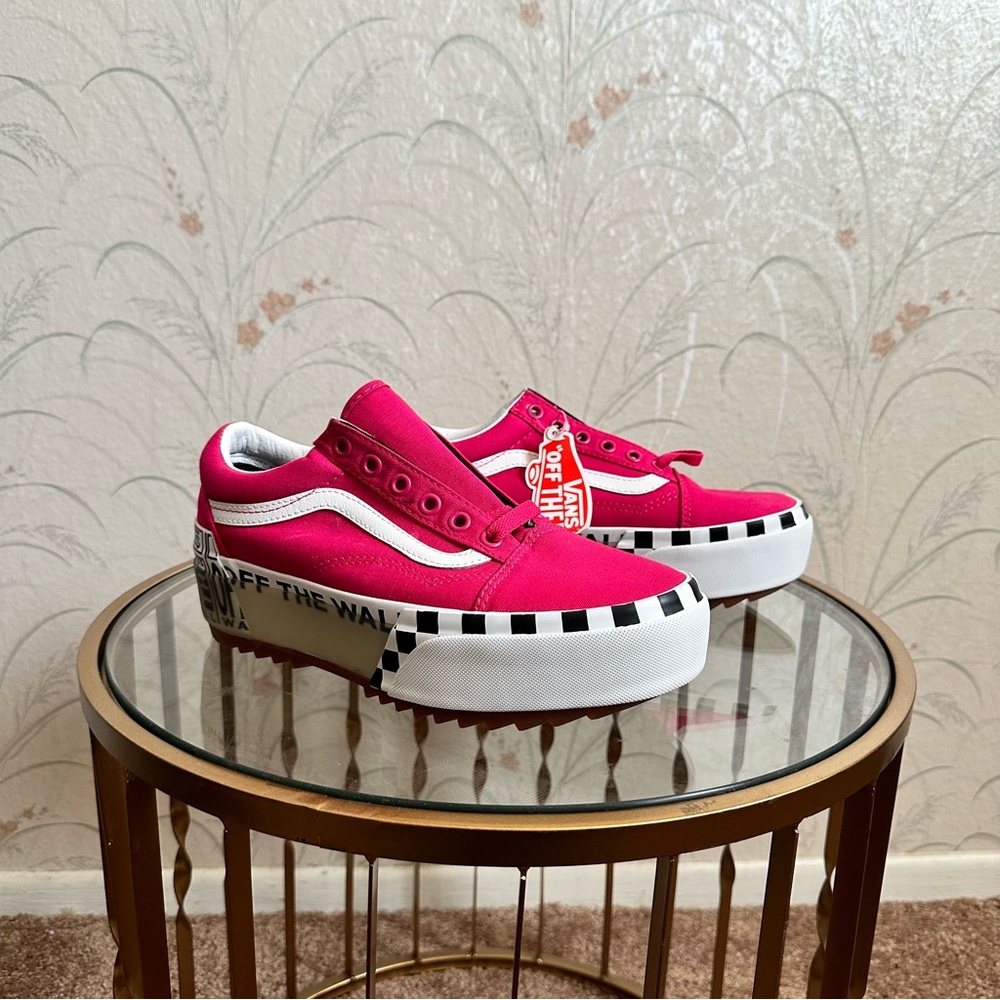 Magenta platform Vans